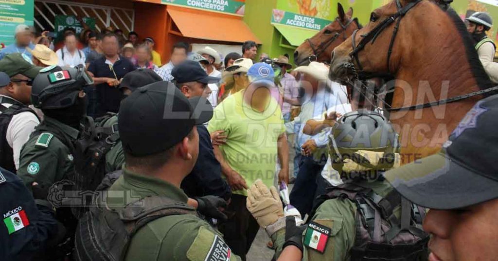 Sangrienta represión en el parque temático (Video)