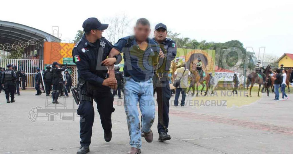 Sangrienta represión en el parque temático (Video)