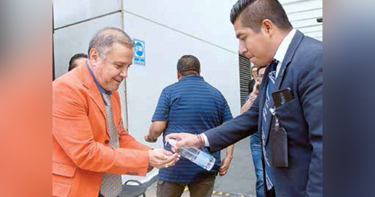 Avanza pandemia; limitan actividades; hay 16 casos en México, todos importados
