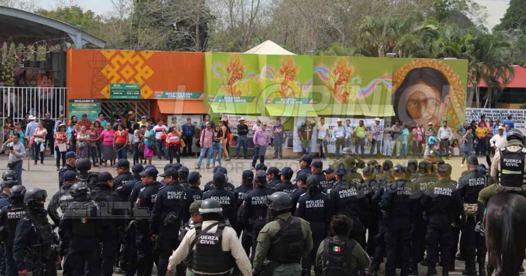 Sangrienta represión en el parque temático (Video)