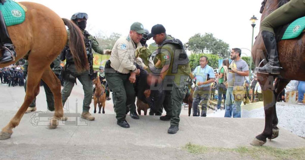 Sangrienta represión en el parque temático (Video)