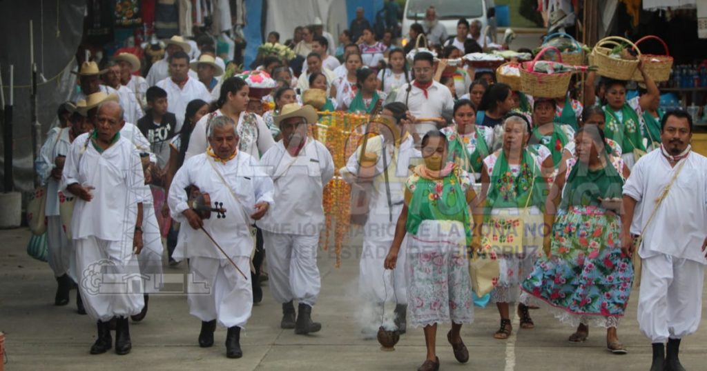 Realizan tutunakús Litlán, para pedir permiso a los Dioses