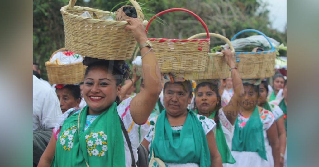 Realizan tutunakús Litlán, para pedir permiso a los Dioses