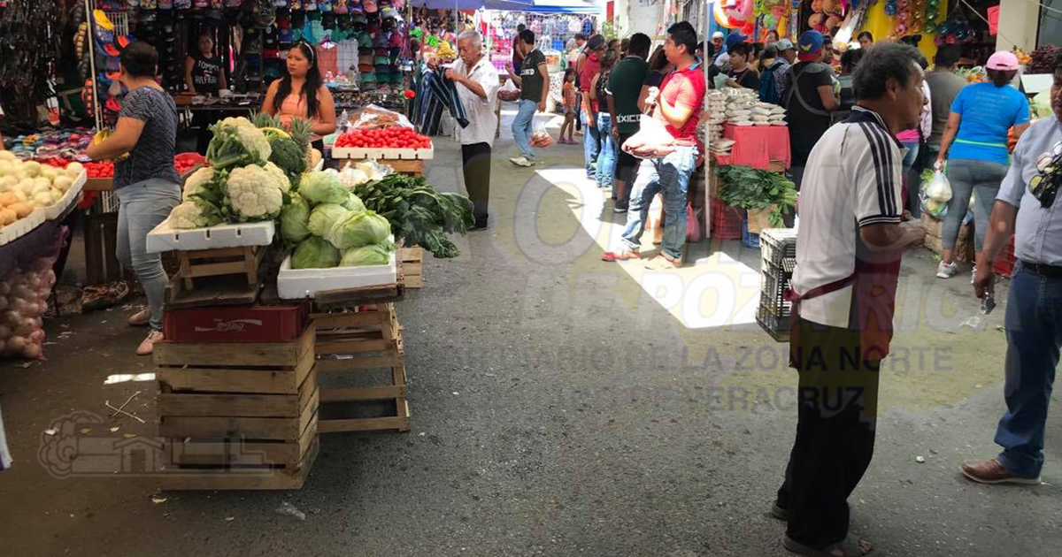 Tianguistas no respetan las medidas de sanidad