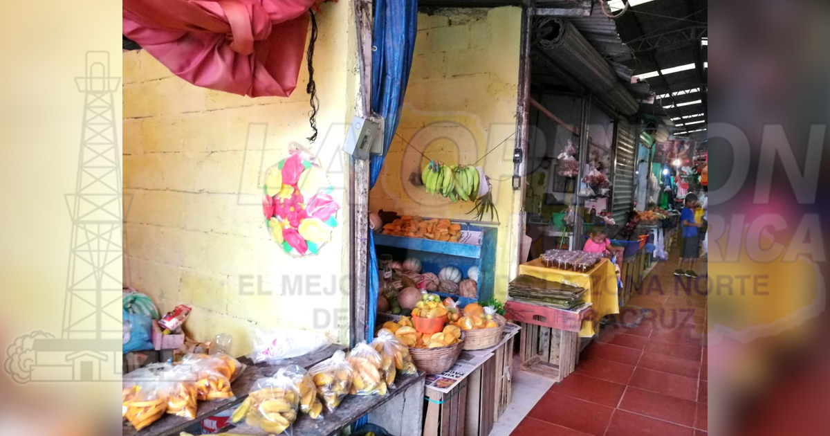 Comerciantes resisten el cierre de negocios