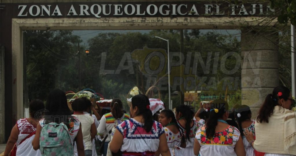 Realizan tutunakús Litlán, para pedir permiso a los Dioses