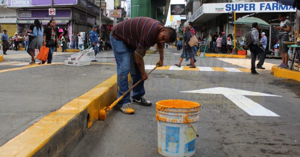 Cierran calles sin ton ni son en Poza Rica