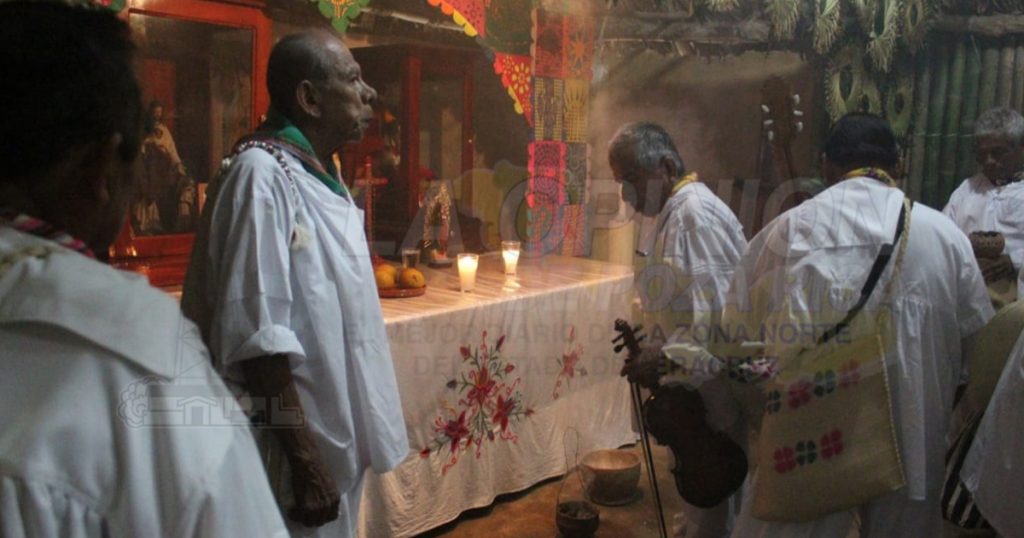 Realizan tutunakús Litlán, para pedir permiso a los Dioses