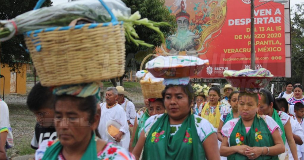 Realizan tutunakús Litlán, para pedir permiso a los Dioses