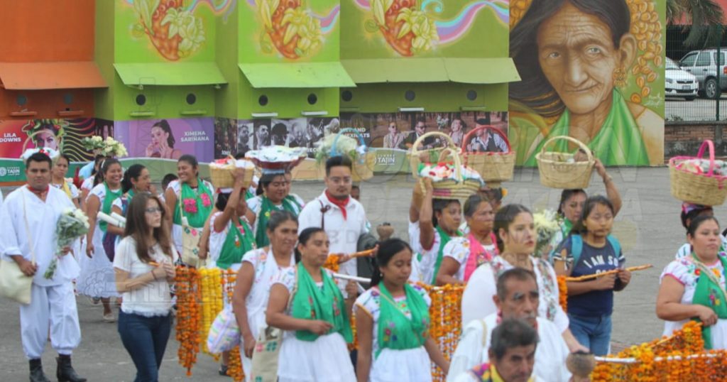 Realizan tutunakús Litlán, para pedir permiso a los Dioses