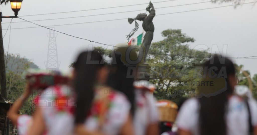 Realizan tutunakús Litlán, para pedir permiso a los Dioses