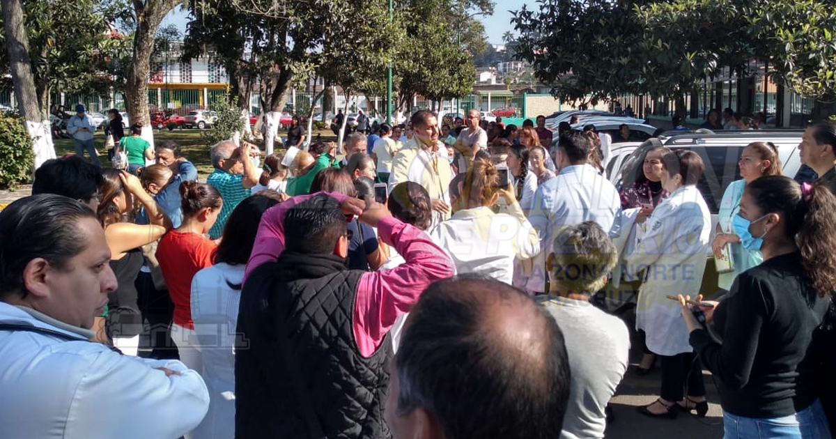 Los mandan a trabajar sin cubrebocas ni mascarillas
