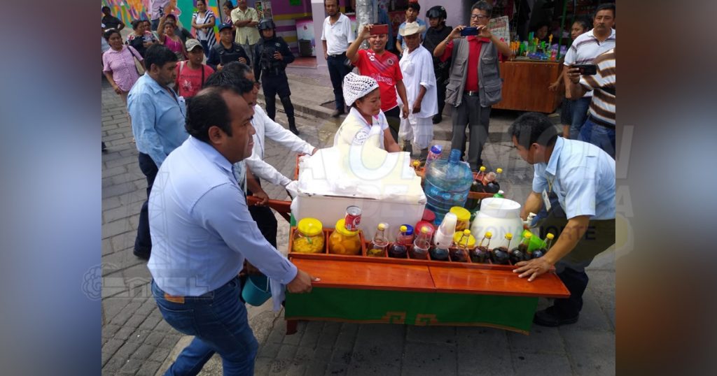 Utilizan la fuerza para retirar a comerciante en Papantla