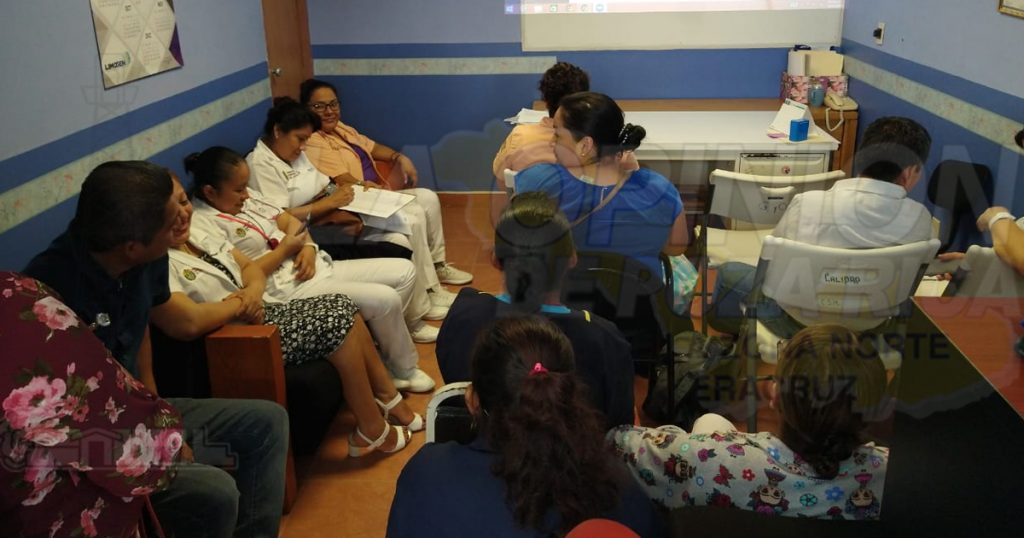 Capacitan sobre Covid-19 a trabajadores del hospital del totonacapan