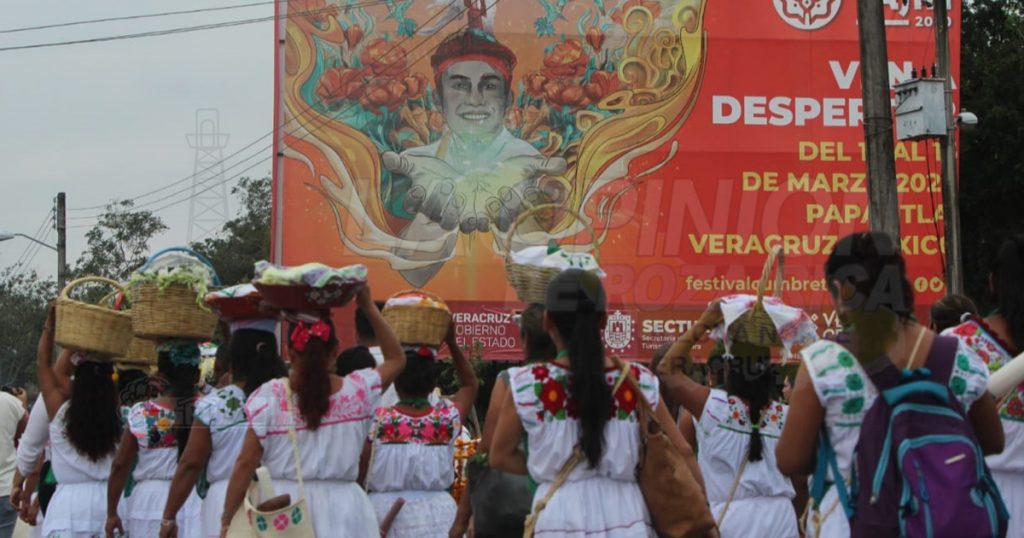 Realizan tutunakús Litlán, para pedir permiso a los Dioses