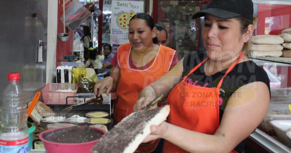 Trabajando arduamente, como todos los días en Poza Rica
