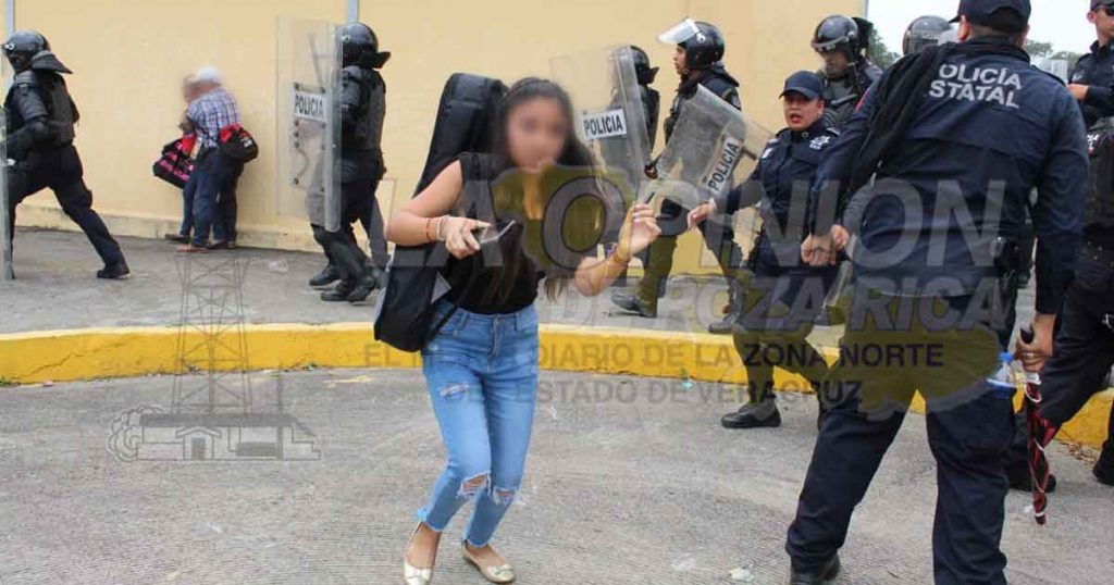 Sangrienta represión en el parque temático (Video)