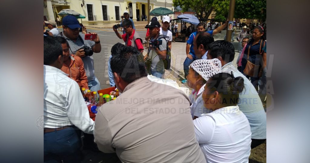 Utilizan la fuerza para retirar a comerciante en Papantla