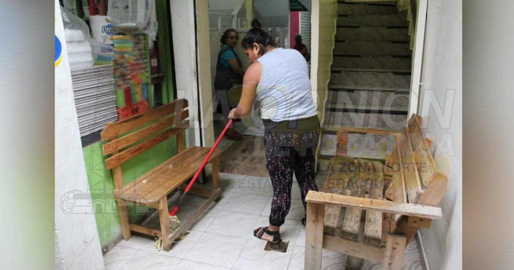 Trabajando arduamente, como todos los días en Poza Rica