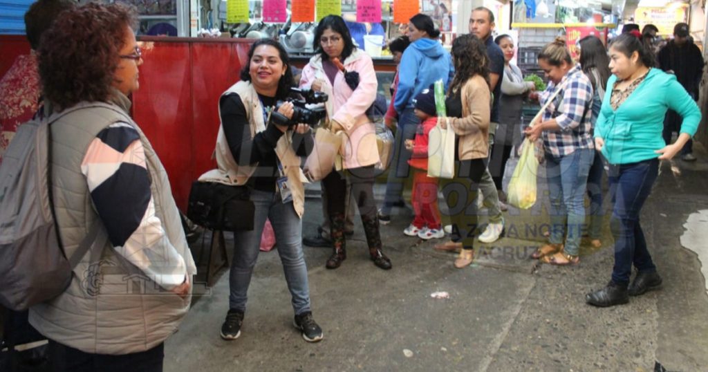 Trabajando arduamente, como todos los días en Poza Rica