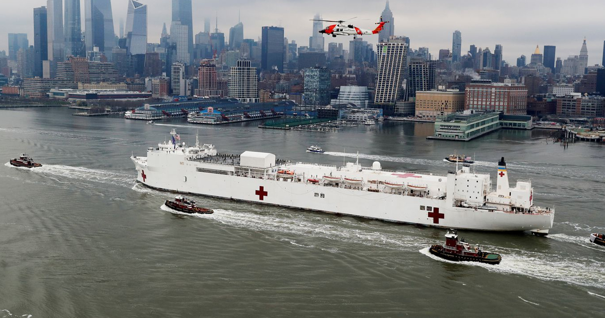 Un barco hospital con mil camas y 12 quirófanos llega a Nueva York