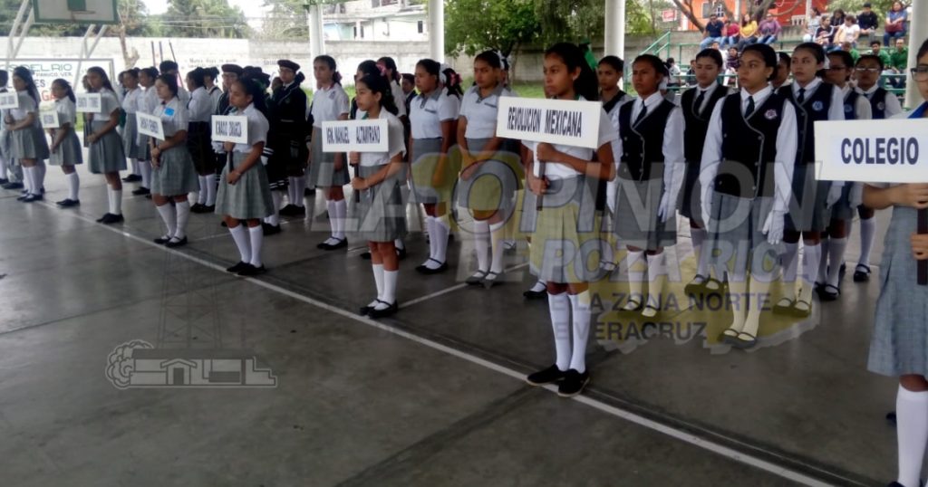Realizan concurso de escoltas escuelas secundarias generales en Pánuco