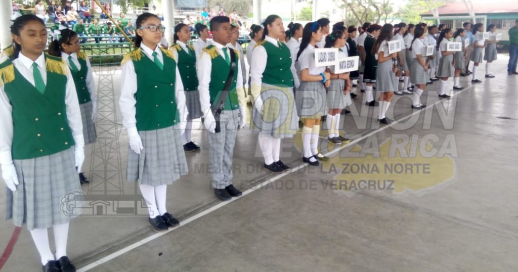 Realizan concurso de escoltas escuelas secundarias generales en Pánuco