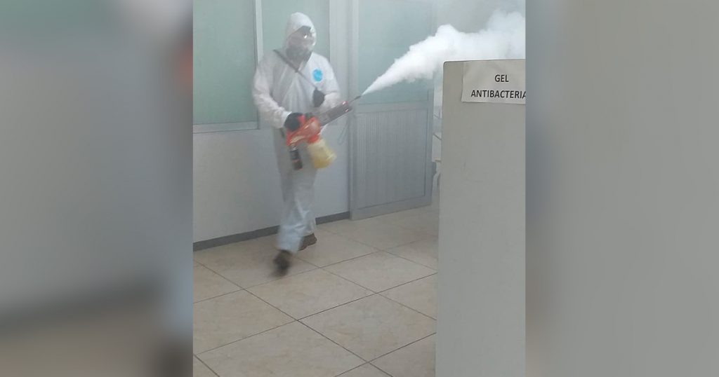 Sanitizan Ayuntamiento de Poza Rica para reducir riesgos ante COVID-19