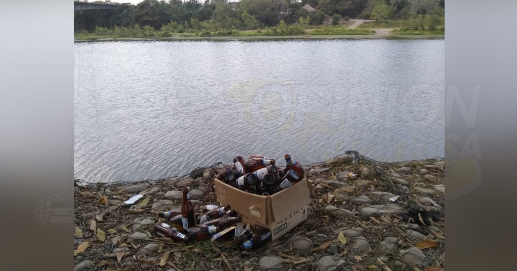 Riberas, convertidas en basureros