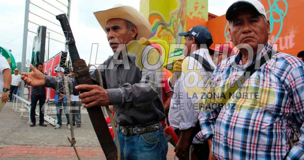 Choque entre campesinos y Fuerza Civil en el parque Temático Takilsukutl