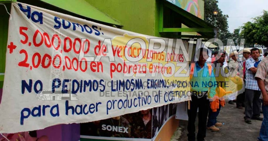 Choque entre campesinos y Fuerza Civil en el parque Temático Takilsukutl