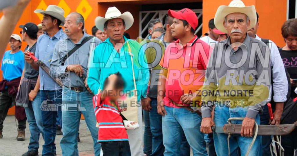 Choque entre campesinos y Fuerza Civil en el parque Temático Takilsukutl