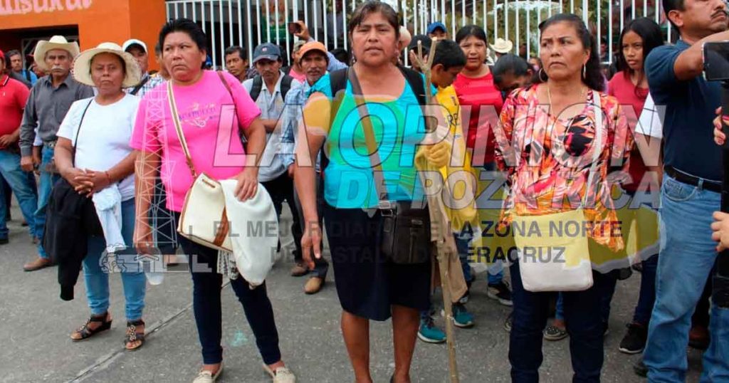 Choque entre campesinos y Fuerza Civil en el parque Temático Takilsukutl