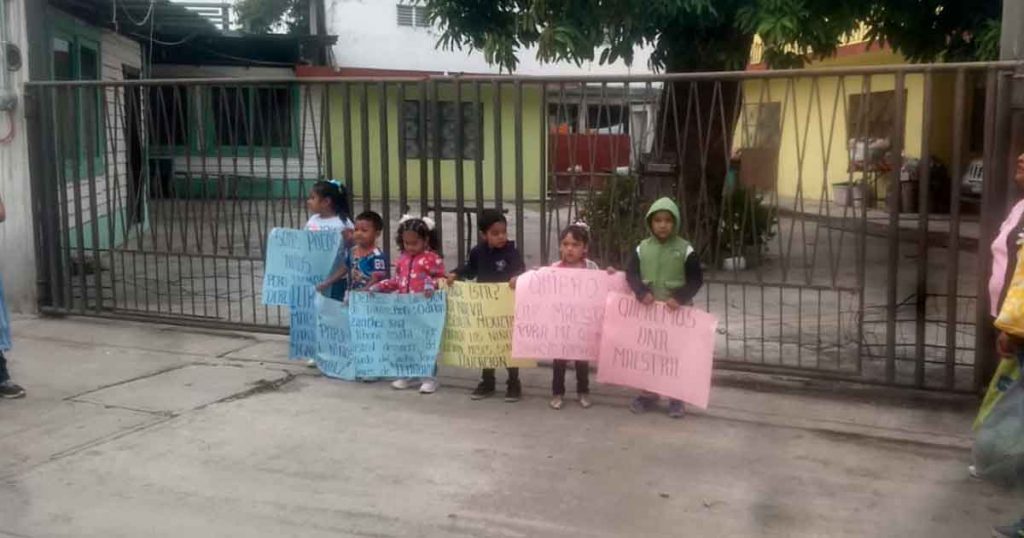 Alumnos del jardín de niños “Ignacio Ramírez” marcharon para exigir la reposición de maestras