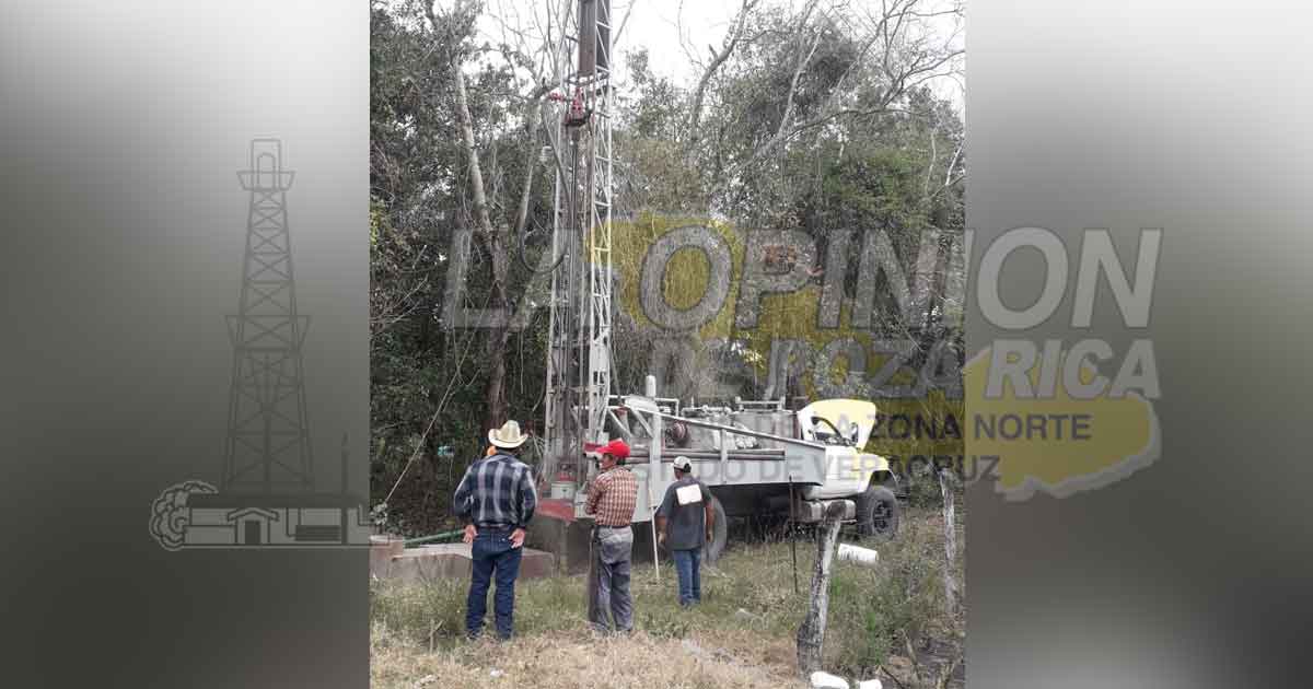 Ansiosa búsqueda de agua en Álamo