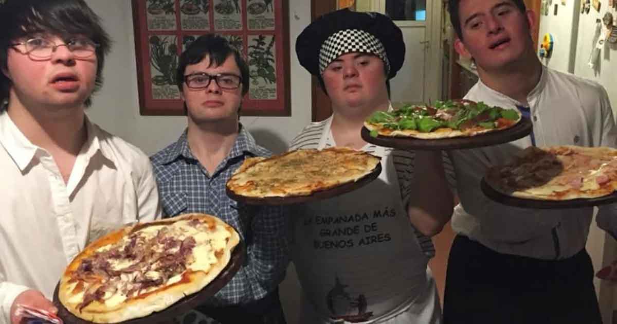 Cuatro amigos con Síndrome de Down abren su propia pizzería después de ser rechazados en otros empleos