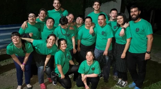 Cuatro amigos con Síndrome de Down abren su propia pizzería después de ser rechazados en otros empleos