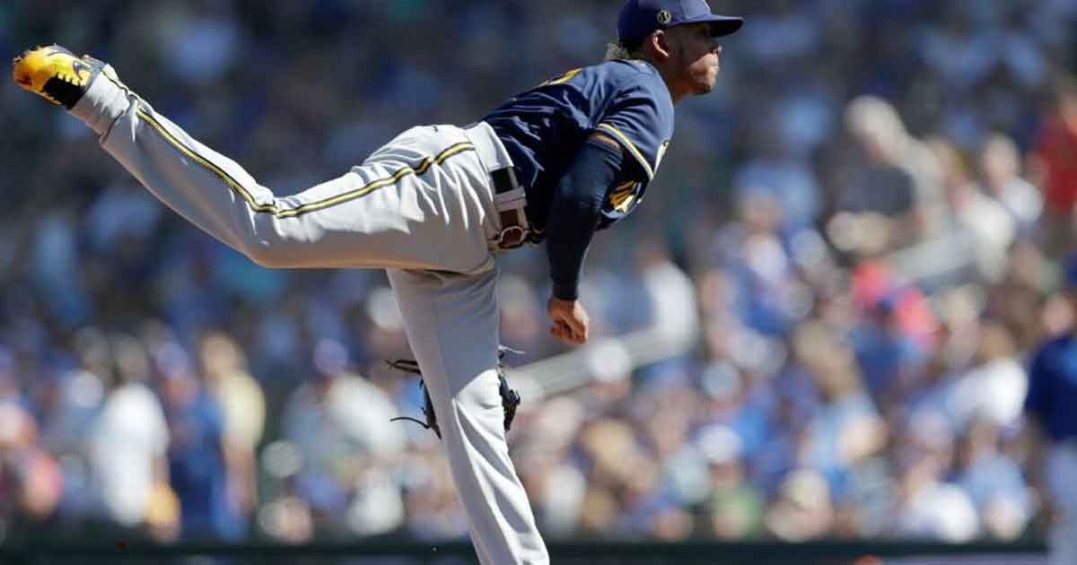 Freddy Peralta, intratable en 3 entradas vs Cubs