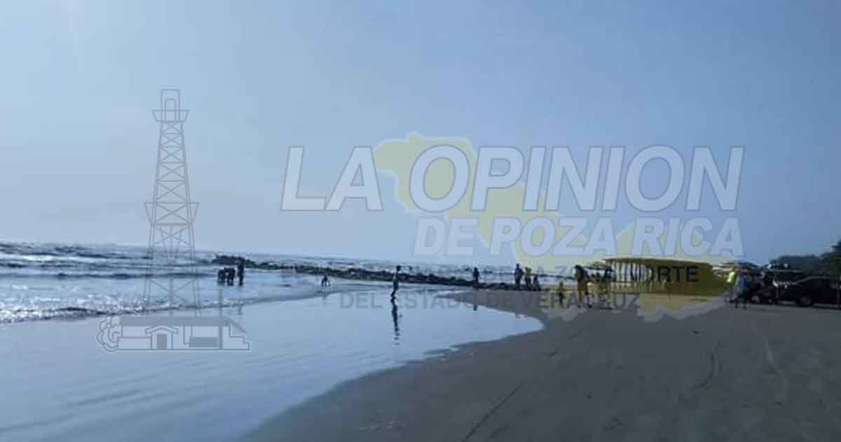 Desalojan a chilangos de Playa Solita