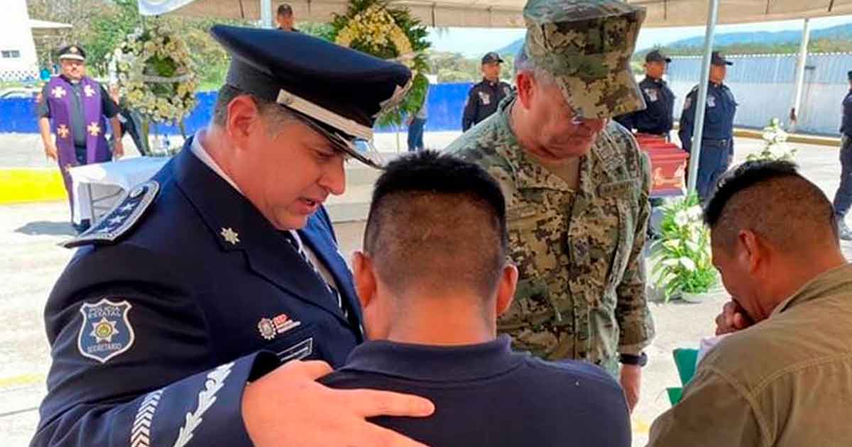 Despiden con honores a policía que murió en la caída del helicóptero