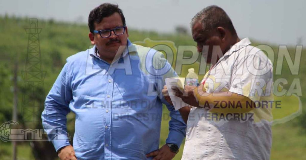 Reporteros mantiene protesta en la carretera federal