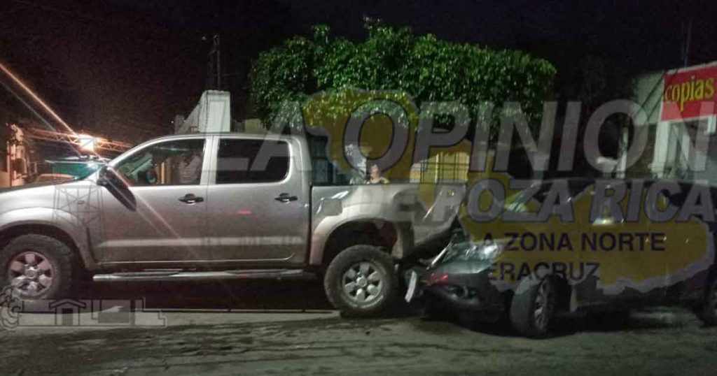 Jubilado de Pemex destrozó su camioneta en boulevard Rafael Nieto
