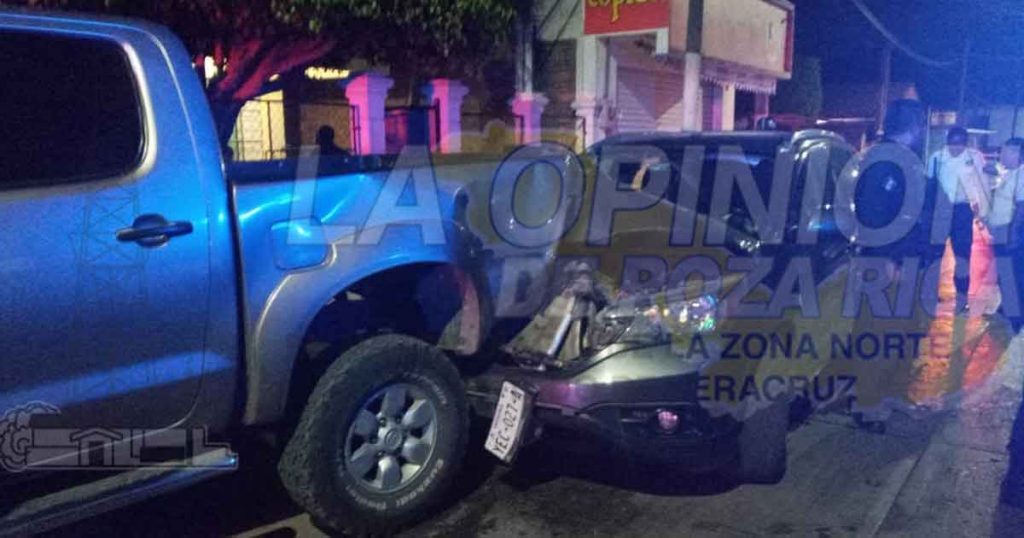 Jubilado de Pemex destrozó su camioneta en boulevard Rafael Nieto