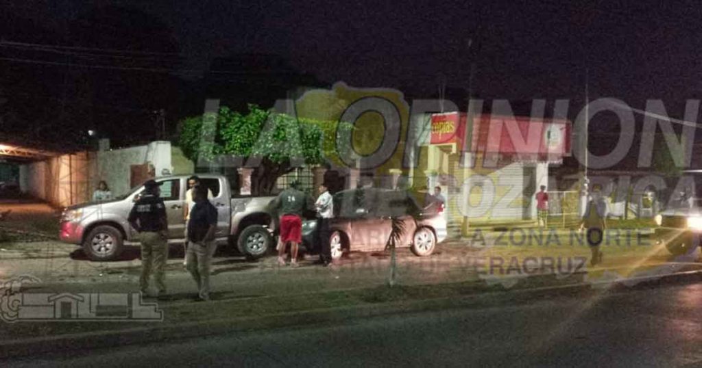 Jubilado de Pemex destrozó su camioneta en boulevard Rafael Nieto