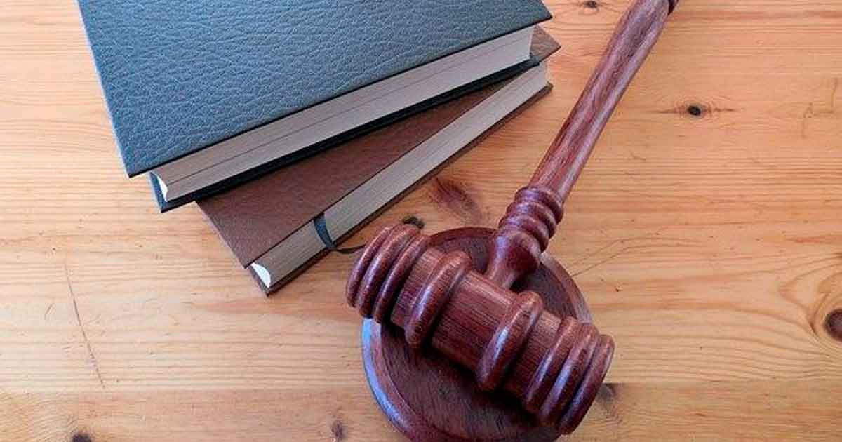 Juez de CDMX impone multa de 50 mil pesos a joven que reveló amorío a esposa de su amante