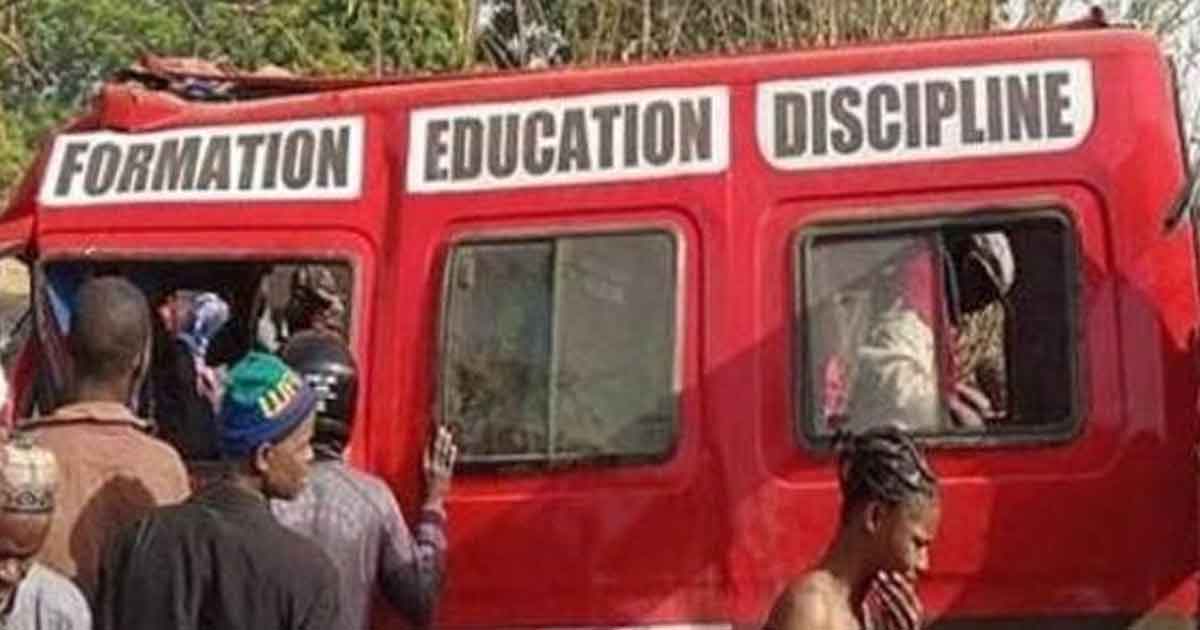 Mueren ocho futbolistas de Guinea en accidente de autobús