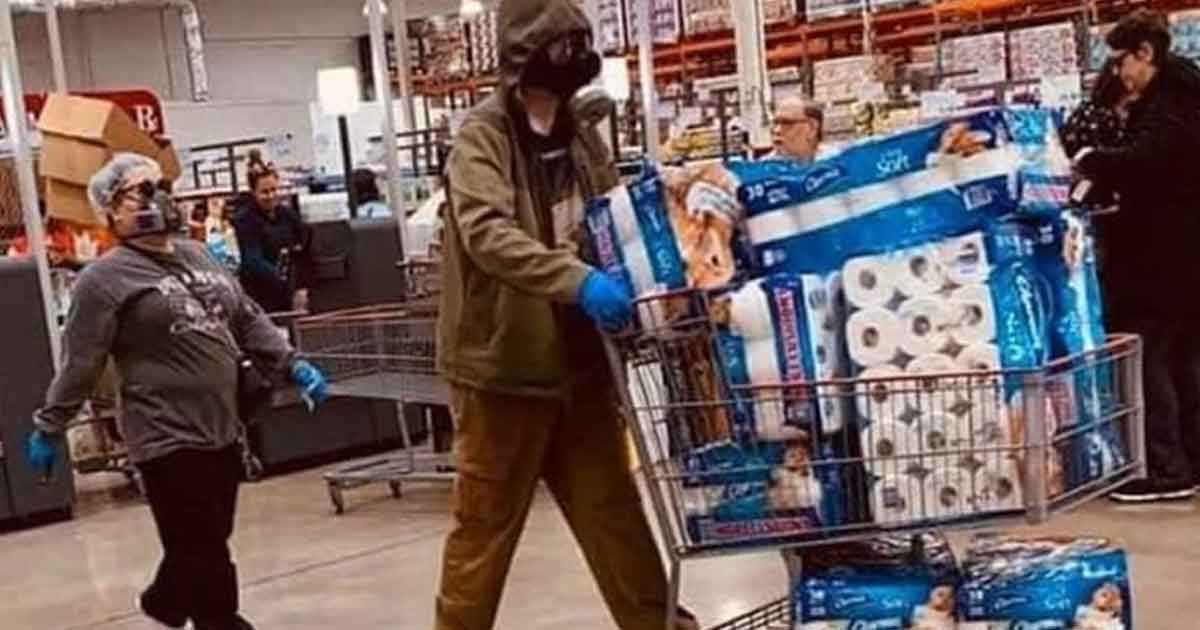 Se invirtieron los “papeles”. Gringos cruzan la frontera para comprar papel higiénico en México