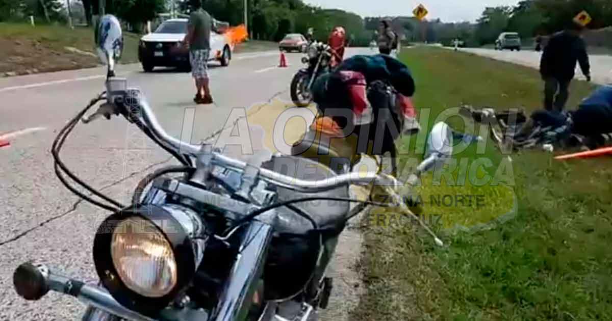 Pareja derrapa en su motocicleta sobre la autopista México–Tuxpan