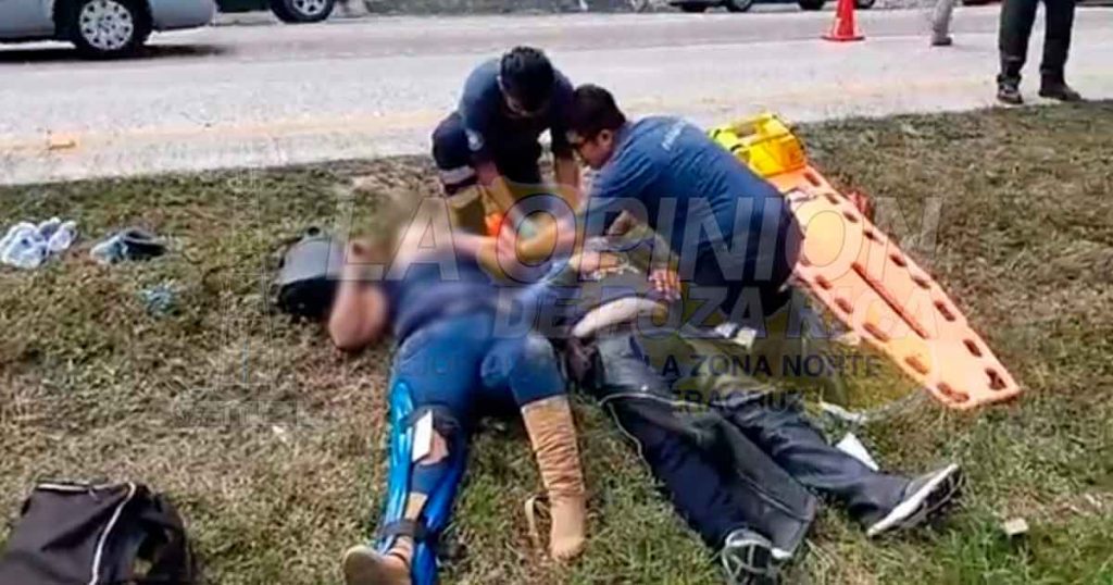 Pareja derrapa en su motocicleta sobre la autopista México–Tuxpan