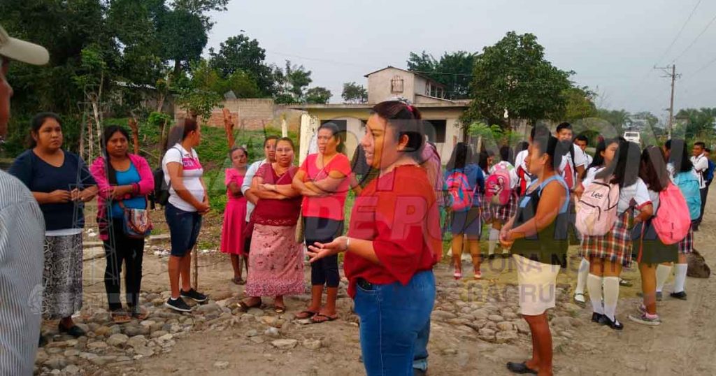 Se manifiestan por la falta de docente de un Telebachillerato